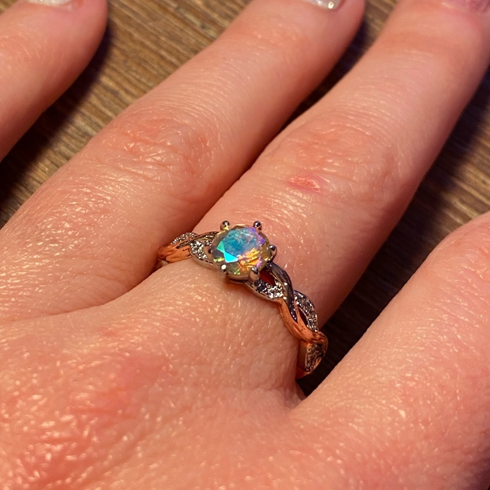 Elegant Silver and rose gold Women's Ring with gem